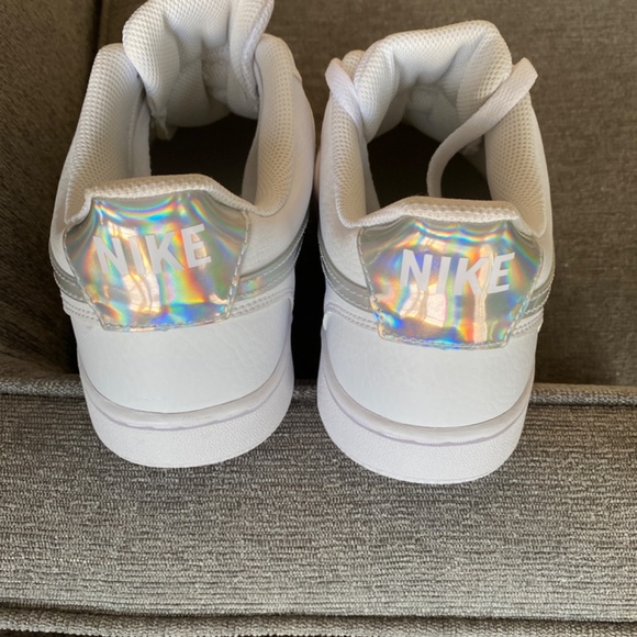 Nike - Picture 2 of 7